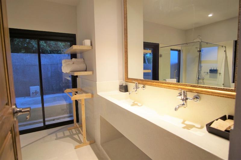 تختخواب و صبحانه Hideaway