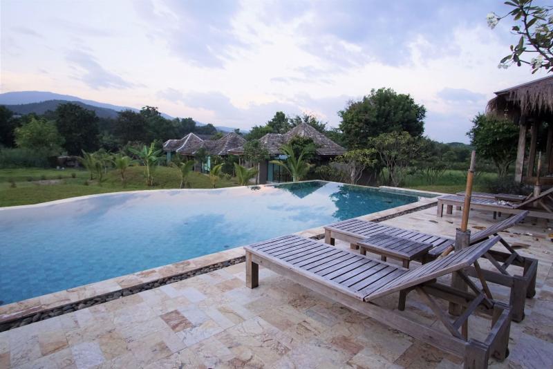 تختخواب و صبحانه Hideaway