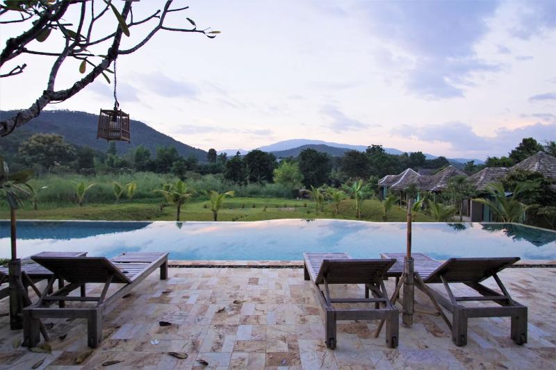 تختخواب و صبحانه Hideaway