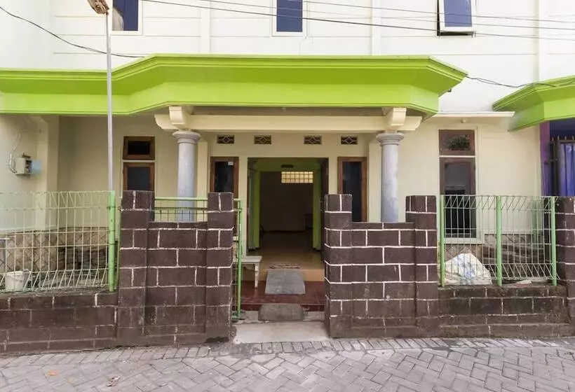 ペンション Koolkost Female Syariah Near Uin Maulana Malik Ibrahim  Caters To Women