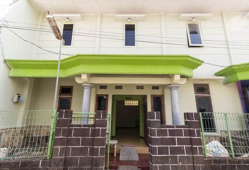 بنسيون Koolkost Female Syariah Near Uin Maulana Malik Ibrahim Caters To Women