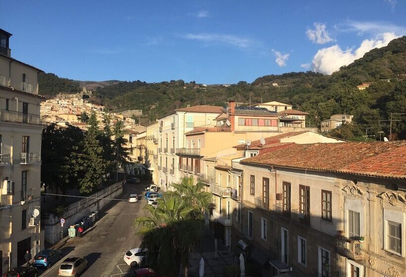 בית מלון כפרי Albergo Centrale