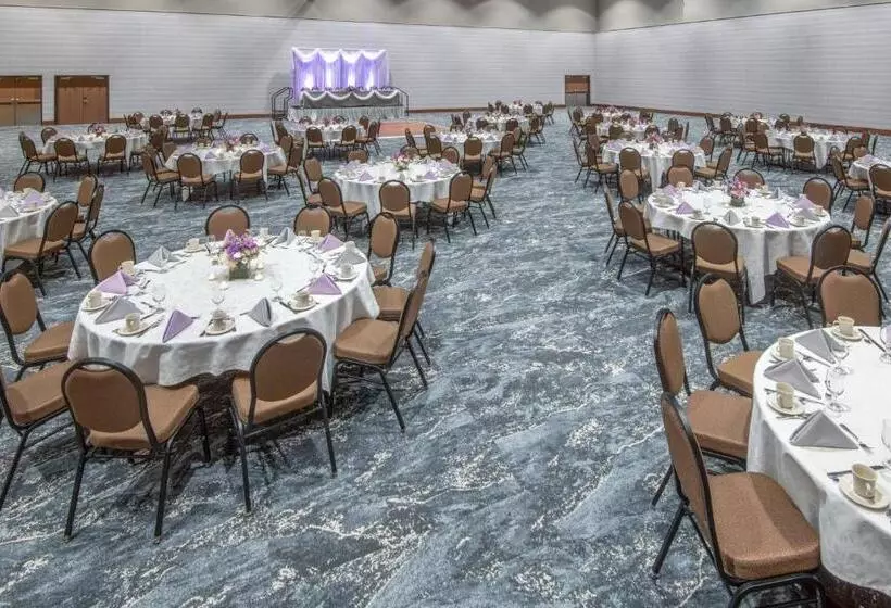 هتل Madison Marriott West