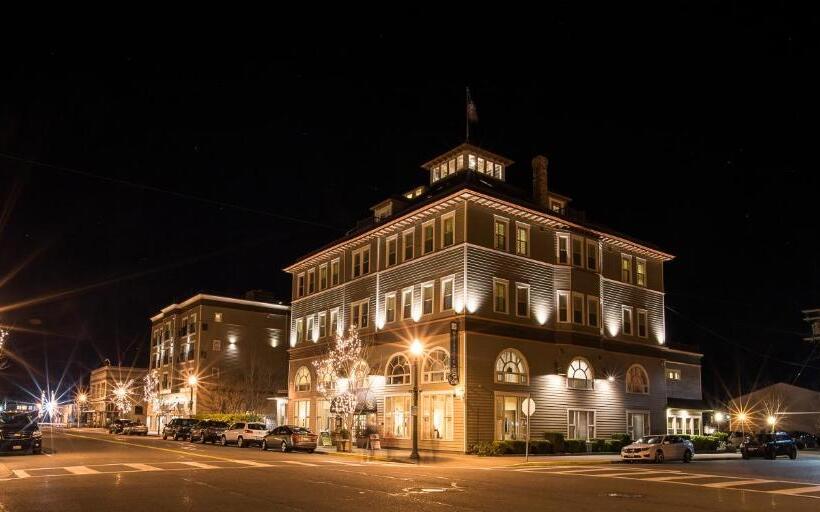 هتل Majestic Inn And Spa