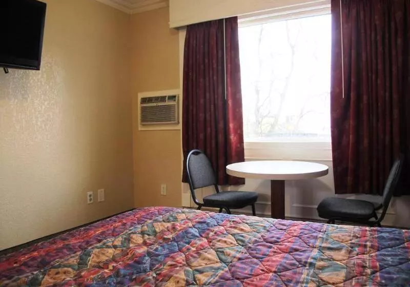 Hotelli Merrill Field Inn