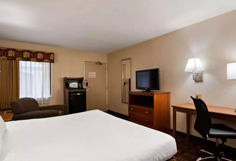 Surestay Hotel By Best Western East Brunswick
