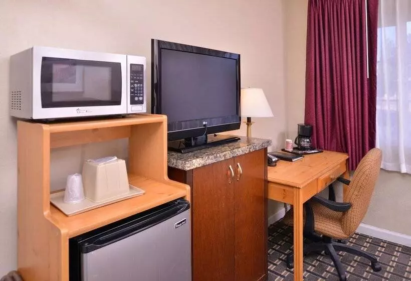 Maverick Motel   Modern Renovated Motel