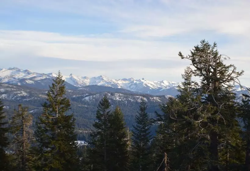 Курорт Montecito Sequoia Lodge