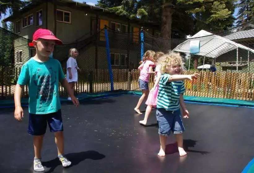 Курорт Montecito Sequoia Lodge