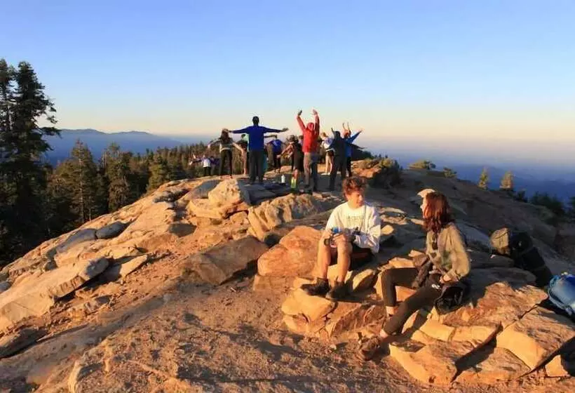 Курорт Montecito Sequoia Lodge