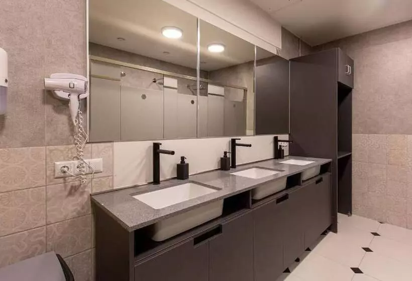 هتل Area24i7 Europaplatz Apartment