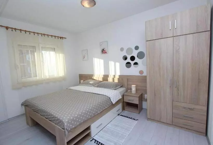 پانسیون Apartments Eva