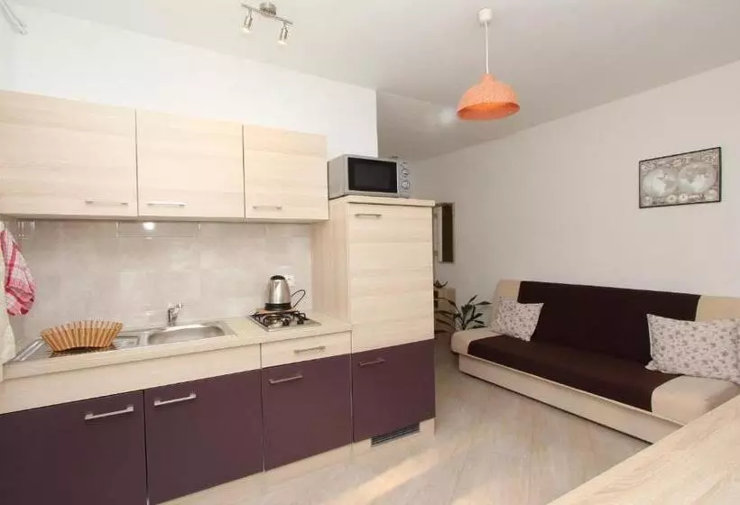 پانسیون Apartments Eva
