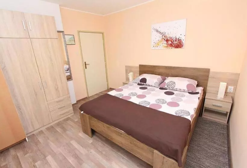 پانسیون Apartments Eva