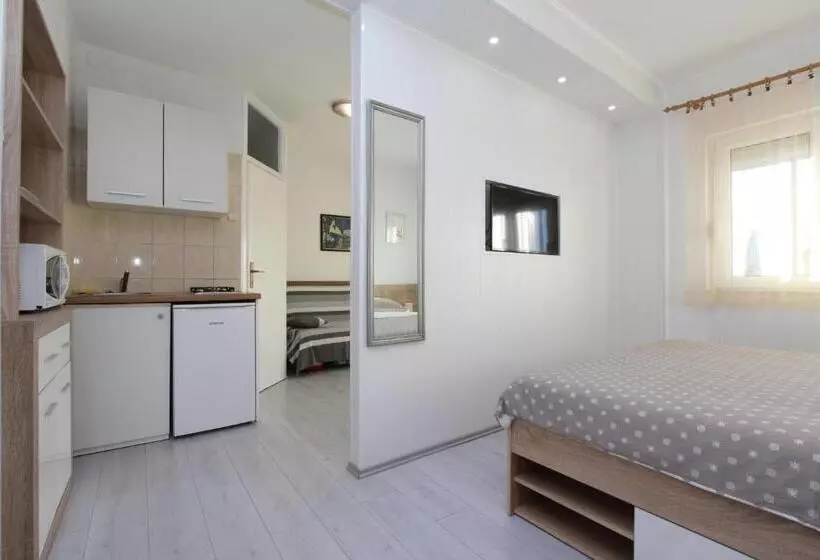 پانسیون Apartments Eva