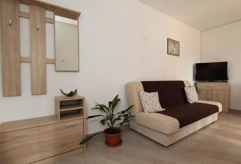 پانسیون Apartments Eva