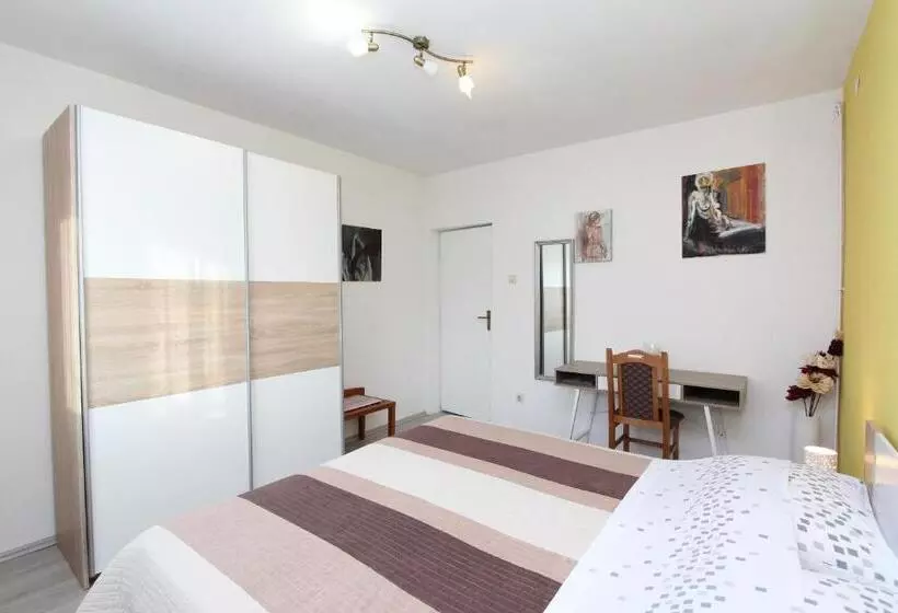 پانسیون Apartments Eva