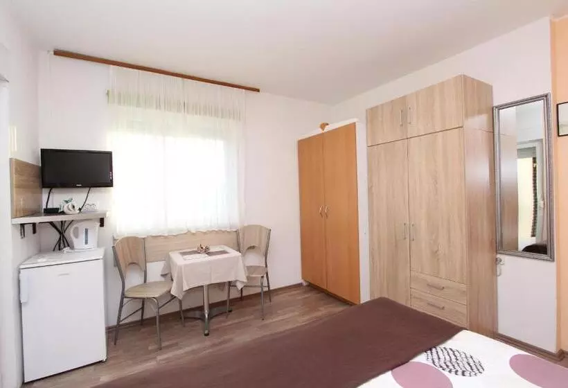 پانسیون Apartments Eva