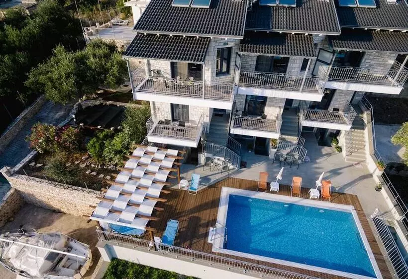 Villa Mons & Mare