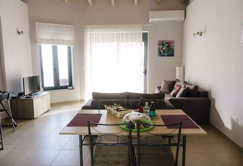 Villa Mons & Mare