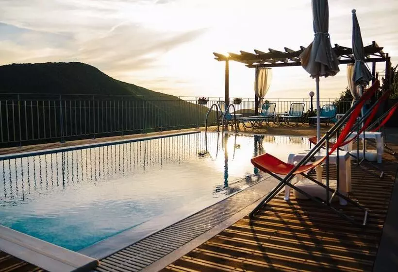 Villa Mons & Mare