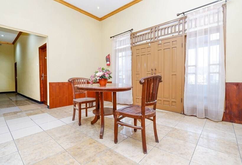 Graha Wisata Hotel By Oyo Rooms