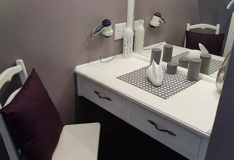 ペンション Herberg Guest House & Coffee Shop