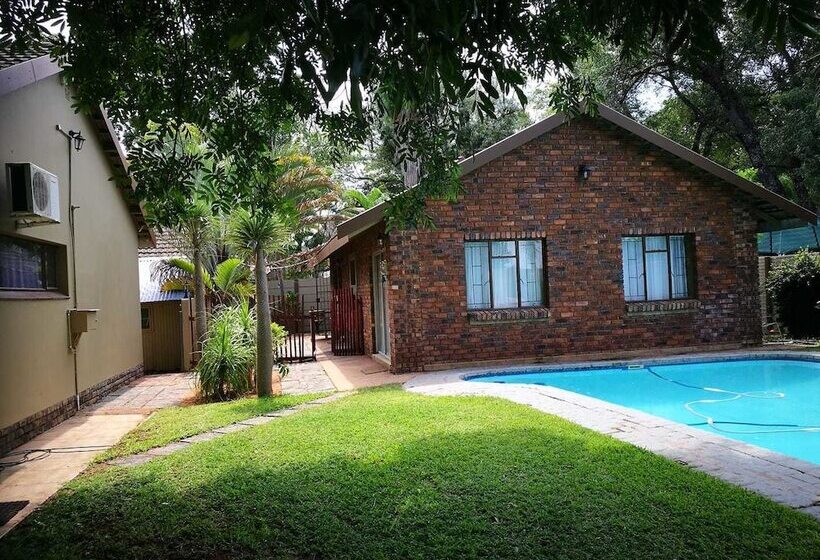 بنسيون La Lucia Guest House