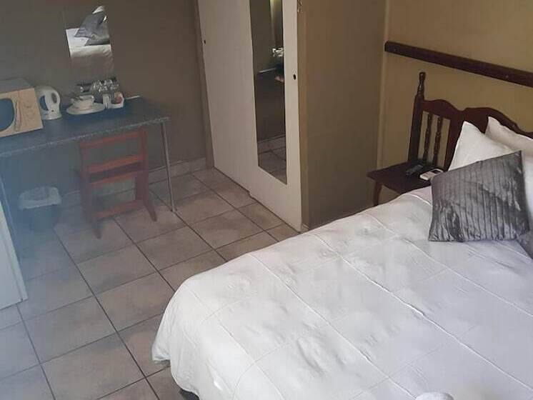 بنسيون La Lucia Guest House