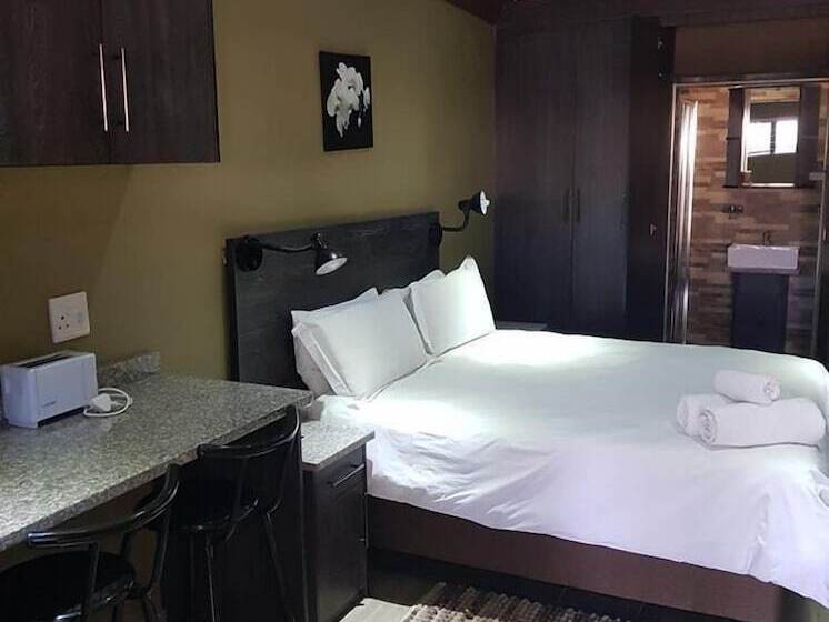 بنسيون La Lucia Guest House