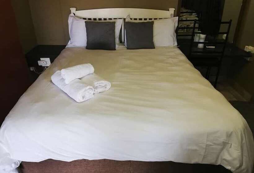 بنسيون La Lucia Guest House