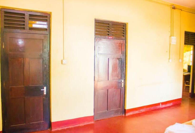 پانسیون Raddison's Guest House