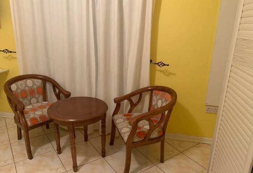 پانسیون The Pine Tree Court