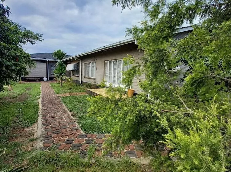 Majatalo Las Palmas Guest House