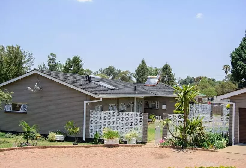 Majatalo Las Palmas Guest House