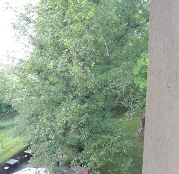 Hotelli Les Platanes