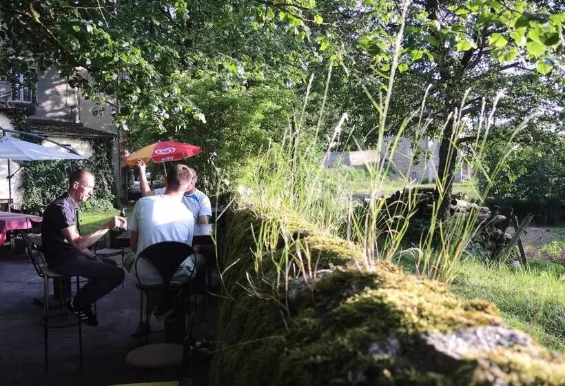 Hotelli Les Platanes