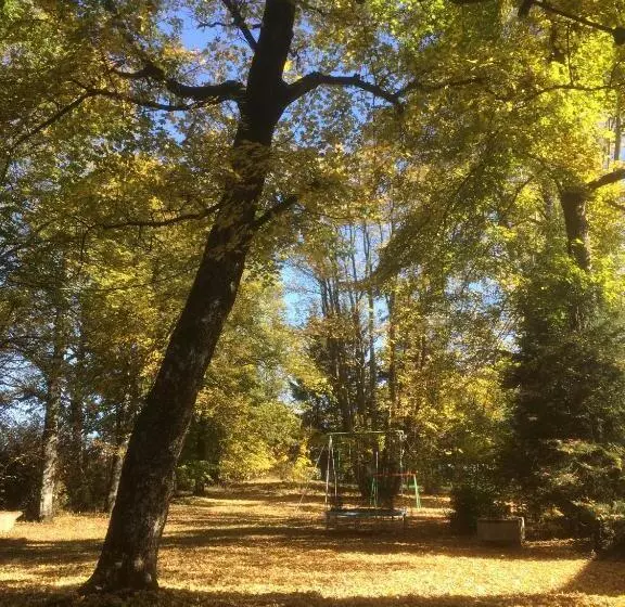 Hotelli Les Platanes