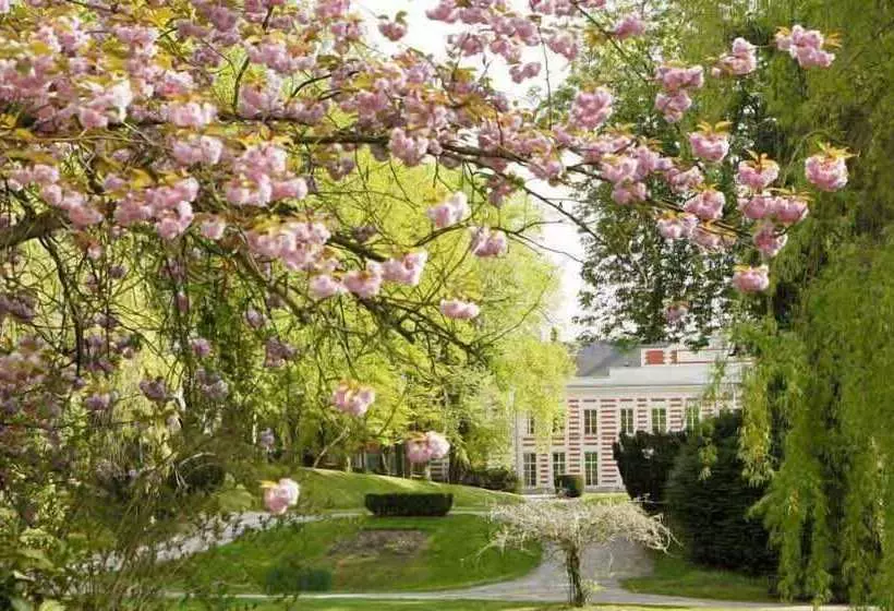 Majatalo Le Carré Des Arts