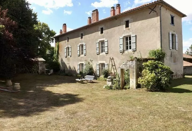 Domaine De Lalat   B&b With En Suite Bathrooms All Rooms With Garden Views