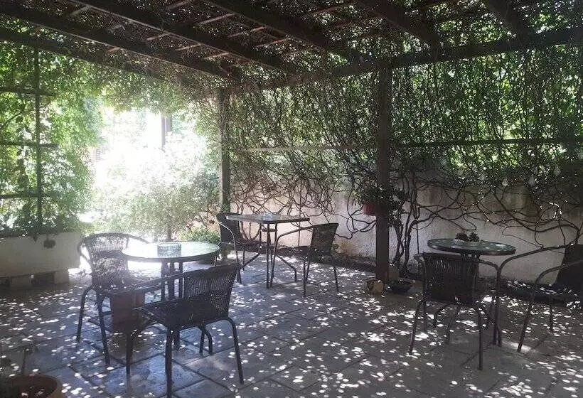 Majatalo Galotel Agnoudas Near The Airport