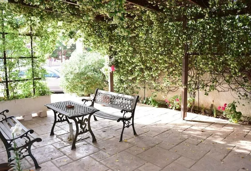 Majatalo Galotel Agnoudas Near The Airport