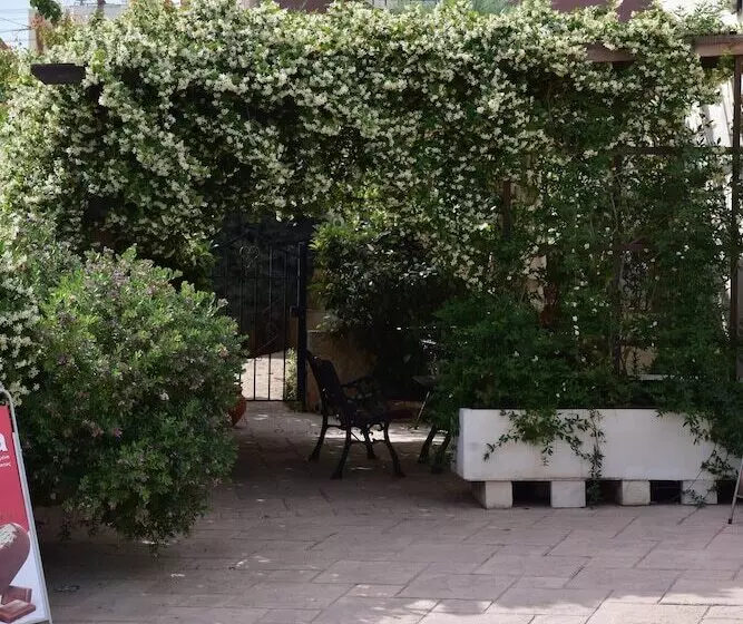 Majatalo Galotel Agnoudas Near The Airport