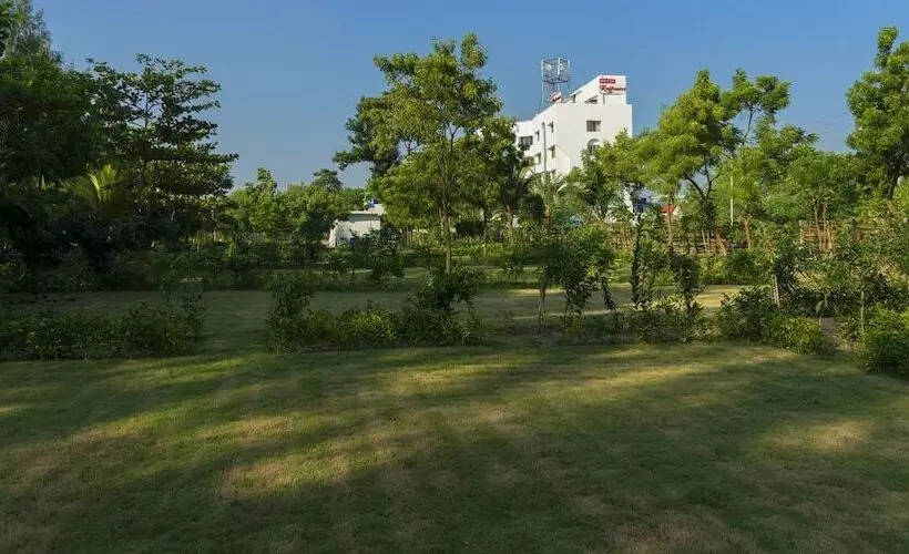 Rajhans Hotel And Resort