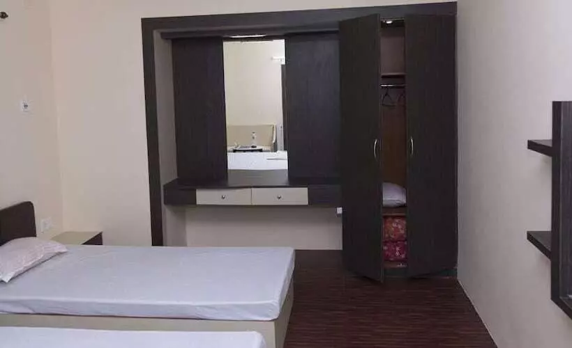 Rajhans Hotel And Resort