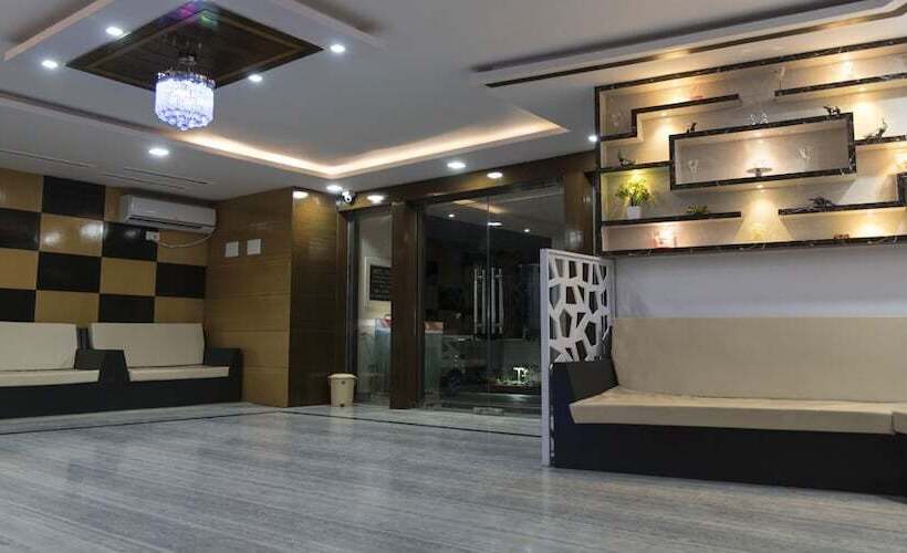 Rajhans Hotel And Resort