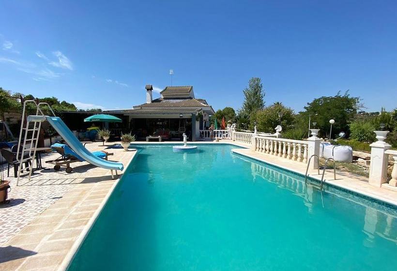 Charming Villa In Turis With Shared Pool And Garden