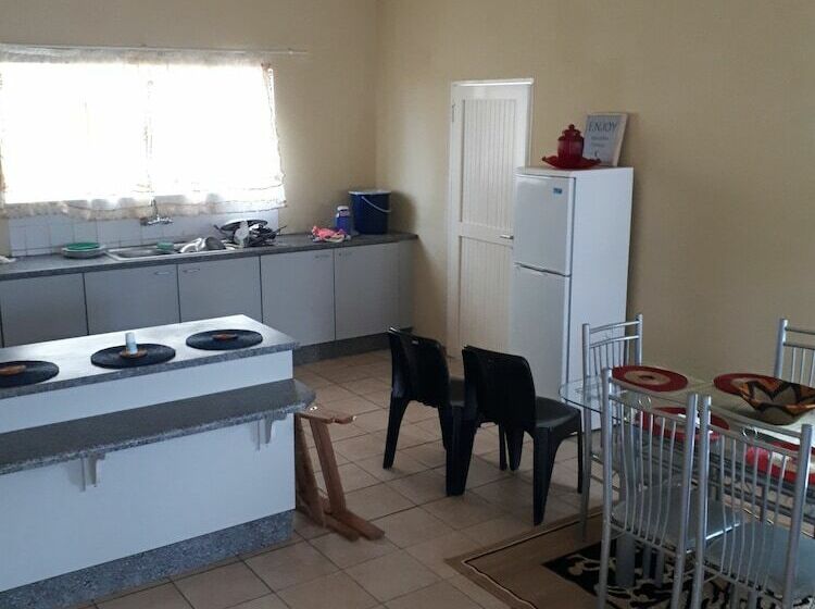 تختخواب و صبحانه Nhlangano Bnb