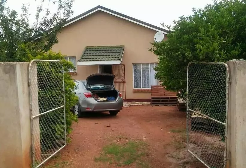 تختخواب و صبحانه Nhlangano Bnb