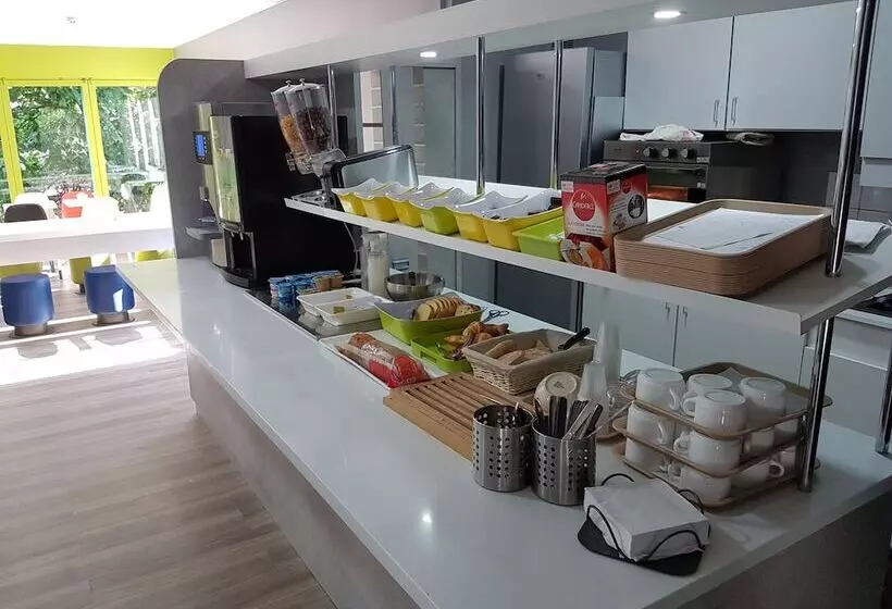 Hotelli Ibis Budget Chambourcy Saint Germain